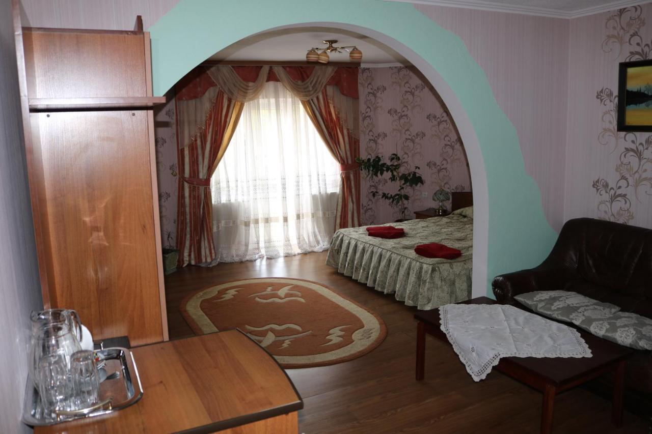 Готель ***Феєрія Tyachiv ภายนอก รูปภาพ
