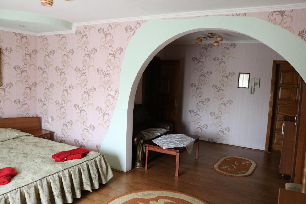 Готель ***Феєрія Tyachiv ภายนอก รูปภาพ