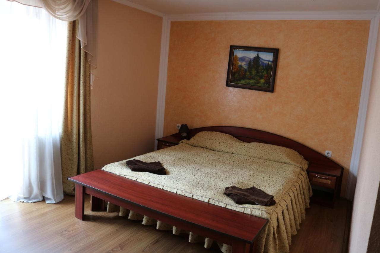 Готель ***Феєрія Tyachiv ภายนอก รูปภาพ